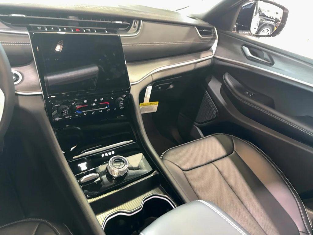 new 2025 Jeep Grand Cherokee car, priced at $52,935