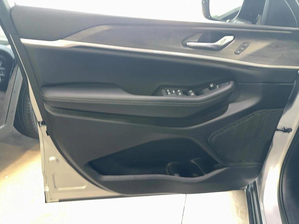new 2025 Jeep Grand Cherokee car, priced at $52,935