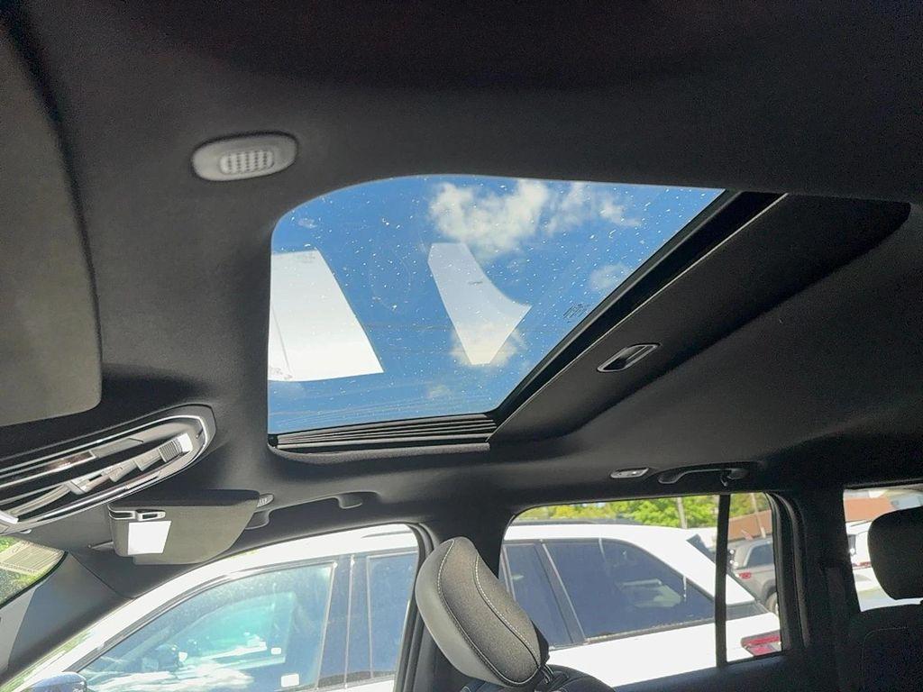 new 2025 Jeep Grand Cherokee car, priced at $44,595