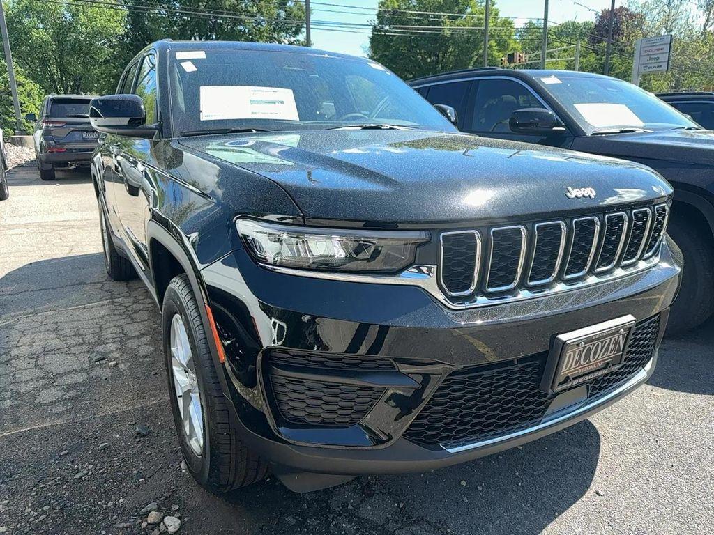 new 2025 Jeep Grand Cherokee car, priced at $44,595