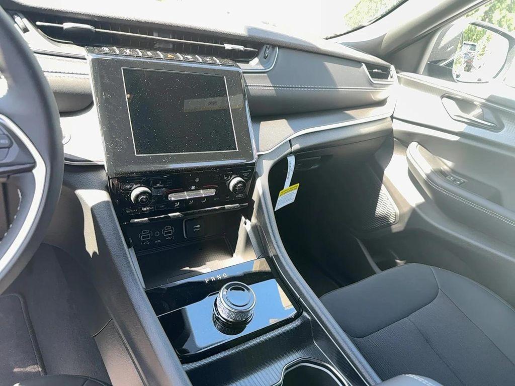 new 2025 Jeep Grand Cherokee car, priced at $44,595