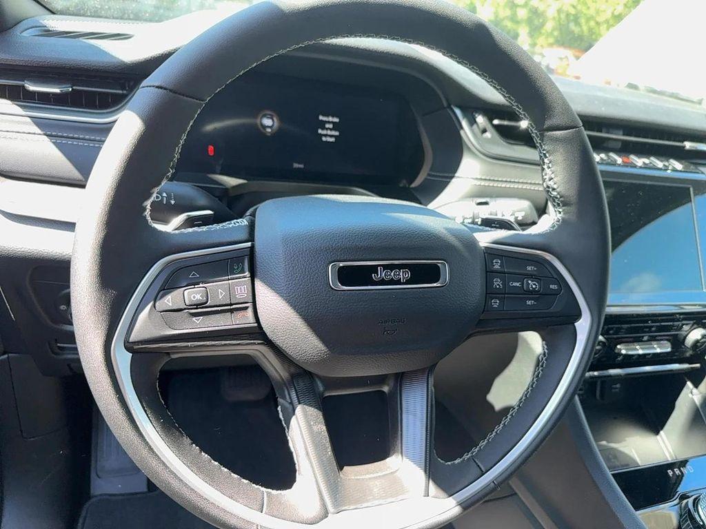 new 2025 Jeep Grand Cherokee car, priced at $44,595