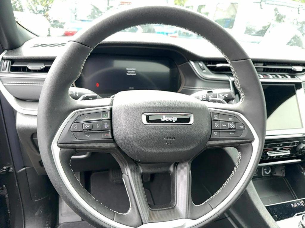 new 2025 Jeep Grand Cherokee car, priced at $44,395