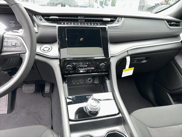 new 2025 Jeep Grand Cherokee car, priced at $44,395