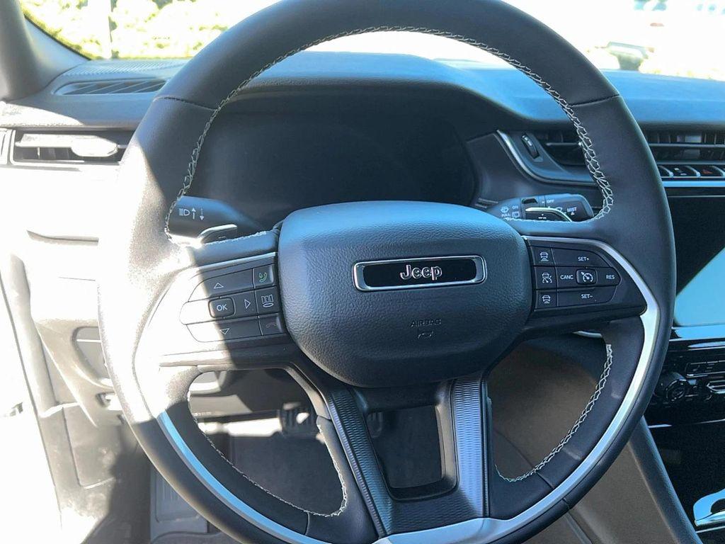 new 2025 Jeep Grand Cherokee car, priced at $43,800