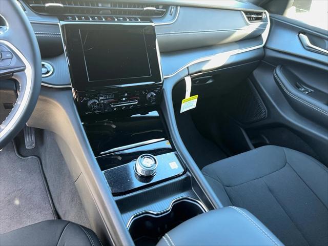 new 2025 Jeep Grand Cherokee car, priced at $43,800