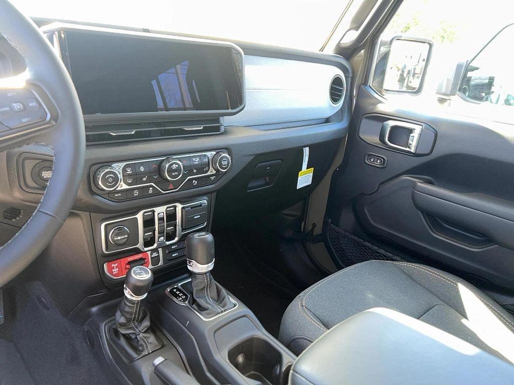 new 2025 Jeep Wrangler car, priced at $62,955