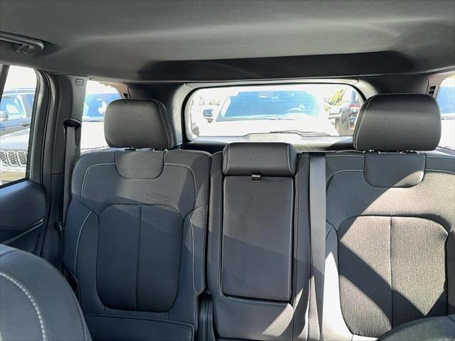 new 2025 Jeep Grand Cherokee car, priced at $44,000