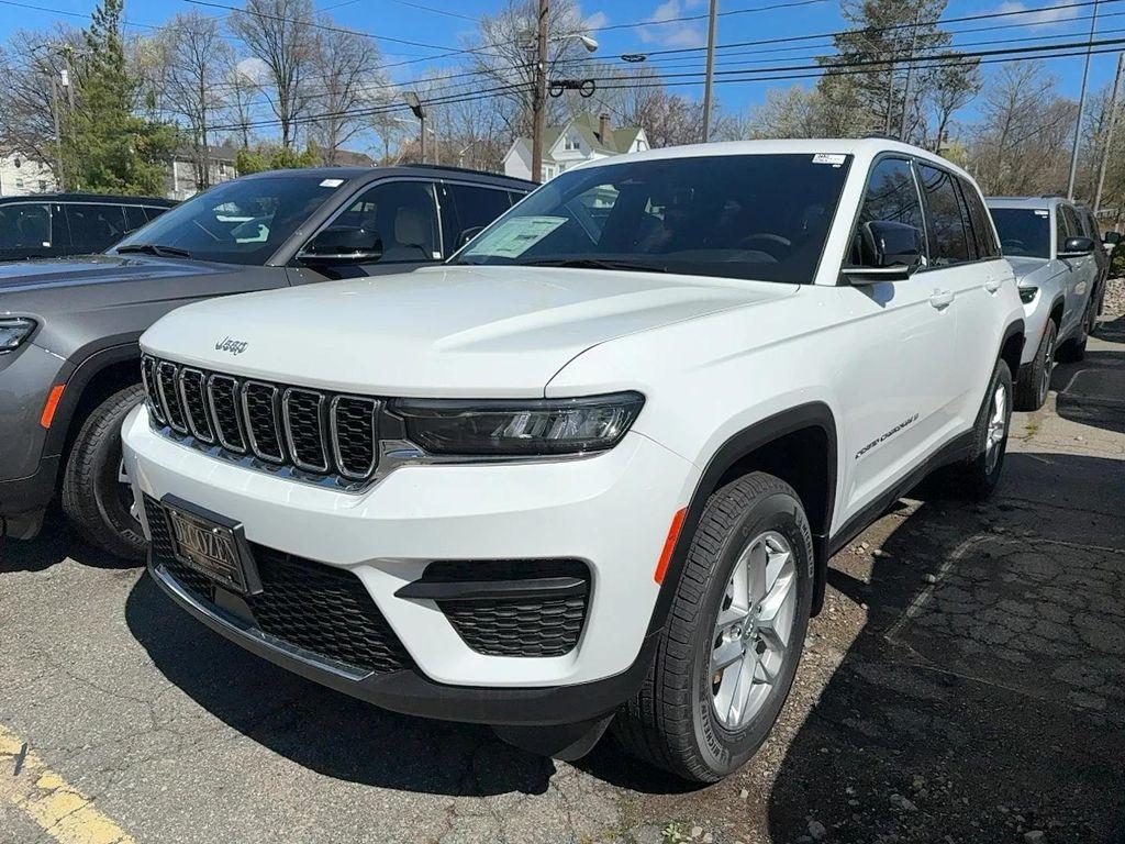 new 2025 Jeep Grand Cherokee car, priced at $44,000