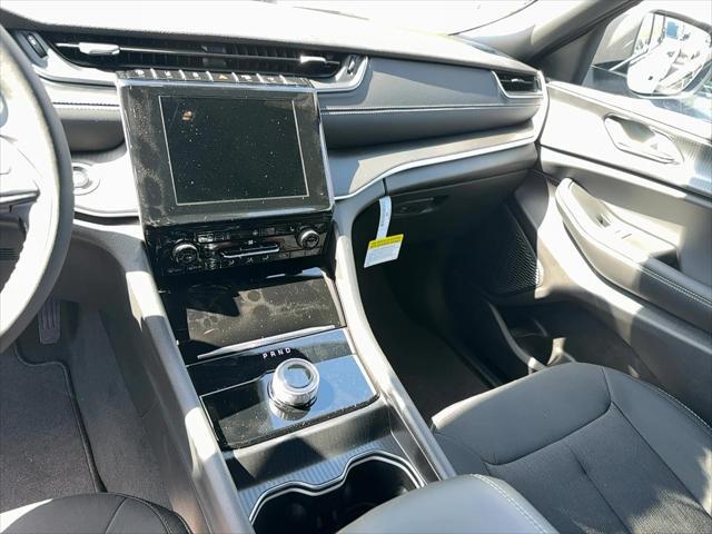 new 2025 Jeep Grand Cherokee car, priced at $44,000