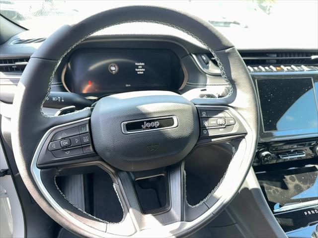 new 2025 Jeep Grand Cherokee car, priced at $44,000