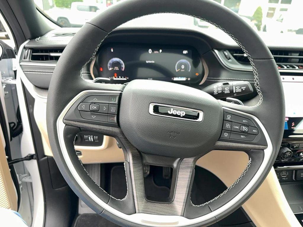 new 2025 Jeep Grand Cherokee car, priced at $52,340