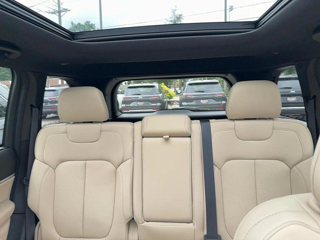 new 2025 Jeep Grand Cherokee car, priced at $52,340