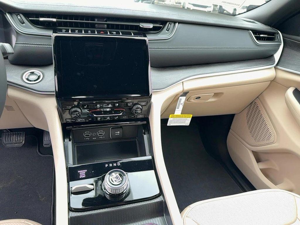 new 2025 Jeep Grand Cherokee car, priced at $52,340