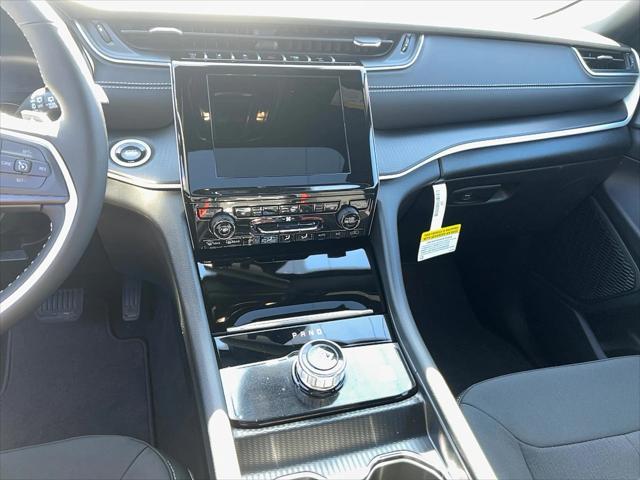 new 2025 Jeep Grand Cherokee car, priced at $44,395