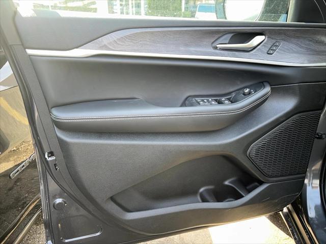 new 2025 Jeep Grand Cherokee car, priced at $50,235