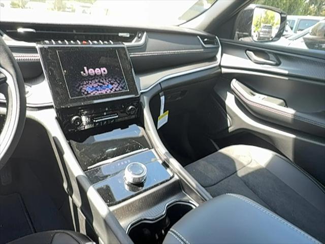 new 2025 Jeep Grand Cherokee car, priced at $46,060