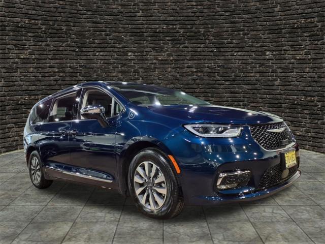 used 2023 Chrysler Pacifica Hybrid car, priced at $43,900