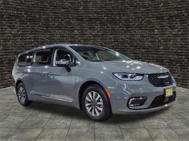 used 2023 Chrysler Pacifica Hybrid car, priced at $38,999