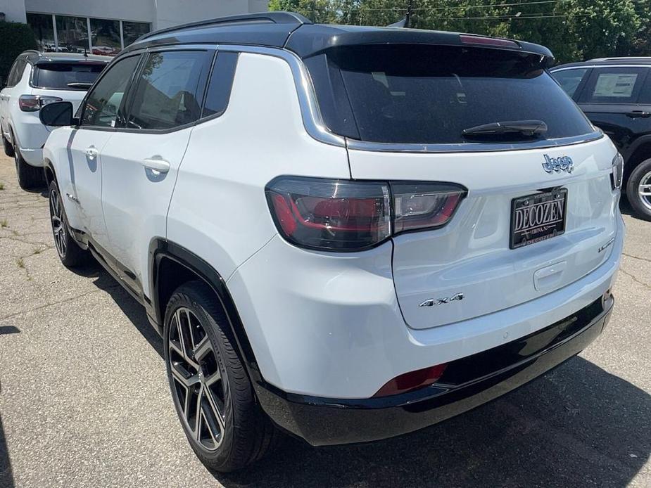 new 2024 Jeep Compass car, priced at $39,015