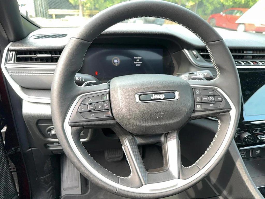new 2025 Jeep Grand Cherokee car, priced at $44,595