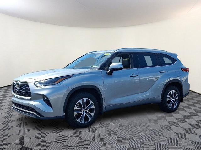used 2021 Toyota Highlander car, priced at $27,999