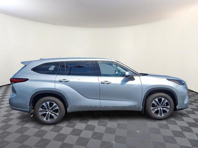 used 2021 Toyota Highlander car, priced at $27,999