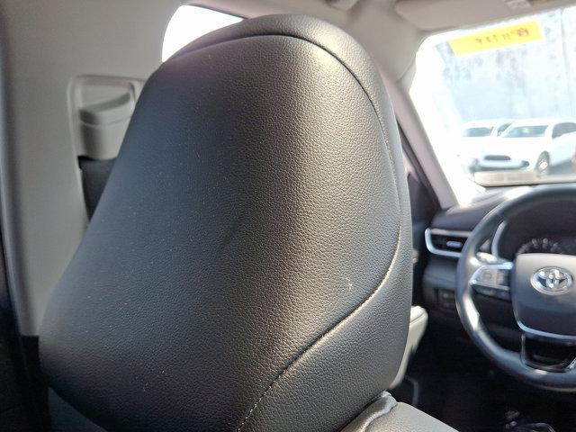 used 2021 Toyota Highlander car, priced at $27,999