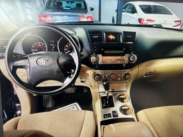 used 2012 Toyota Highlander car, priced at $10,495