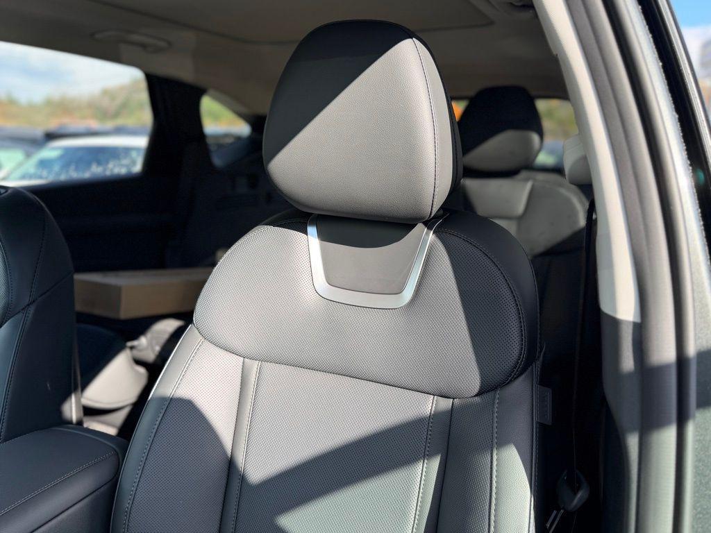 new 2025 Hyundai TUCSON Hybrid car, priced at $39,215
