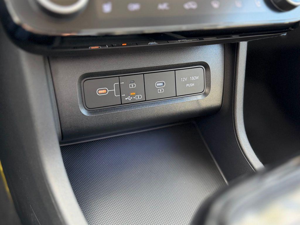 new 2025 Hyundai TUCSON Hybrid car, priced at $39,215