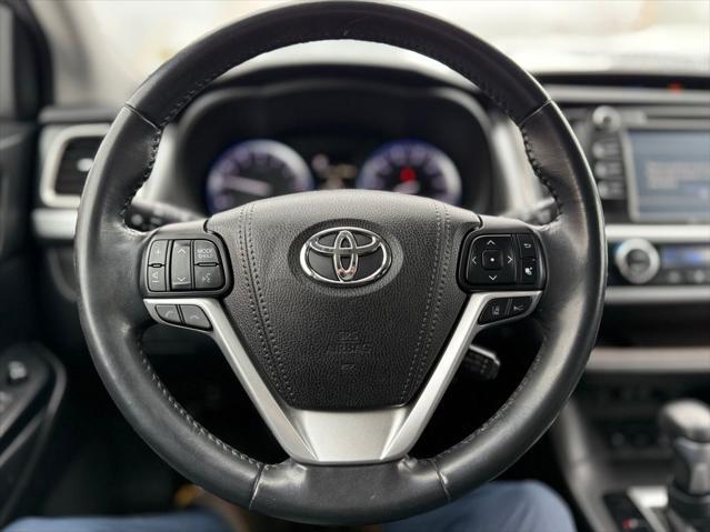 used 2018 Toyota Highlander car, priced at $25,652