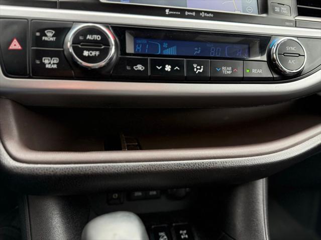 used 2018 Toyota Highlander car, priced at $25,652