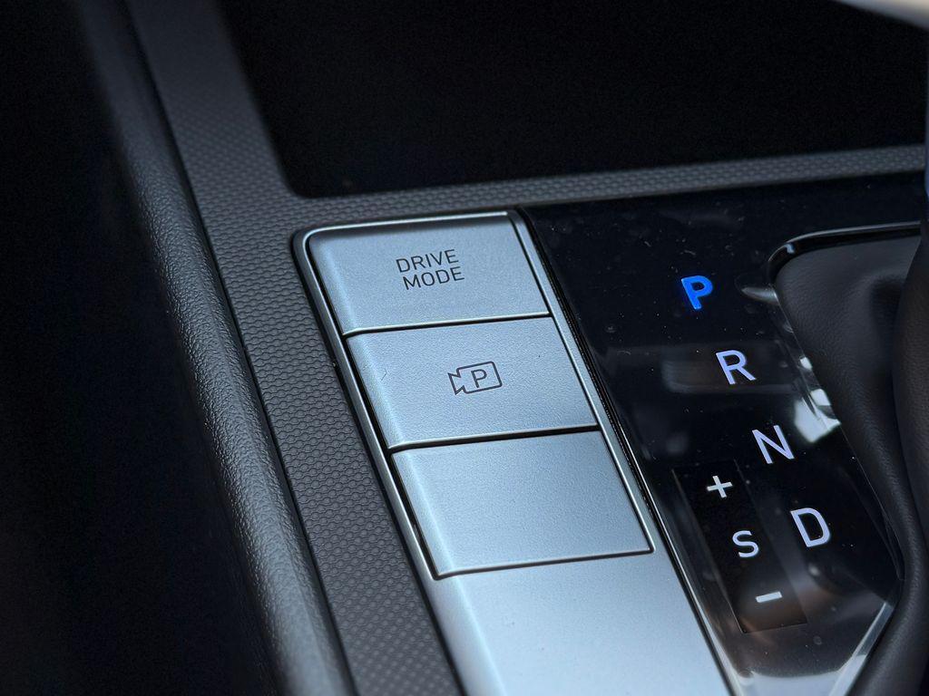new 2025 Hyundai Elantra car, priced at $22,040