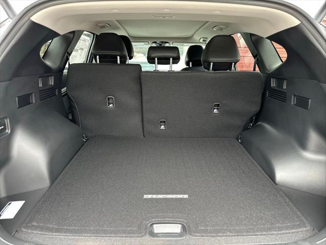 new 2024 Hyundai TUCSON Hybrid car, priced at $33,998