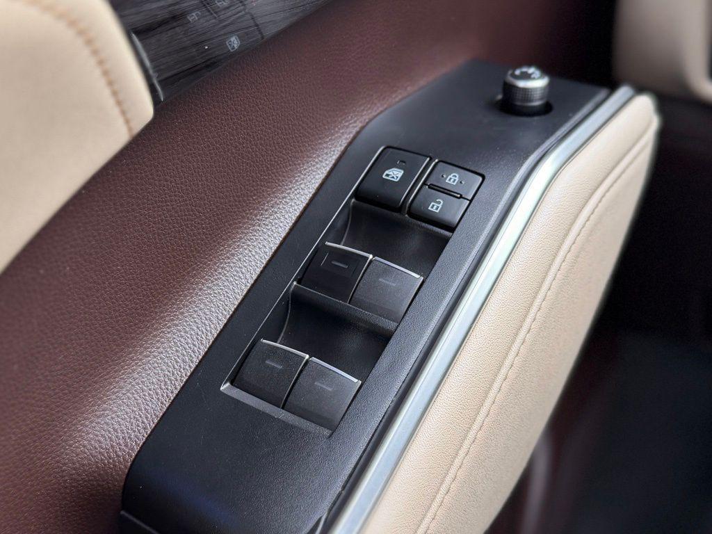 used 2021 Toyota Highlander car, priced at $34,437