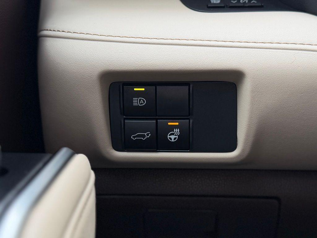 used 2021 Toyota Highlander car, priced at $34,437