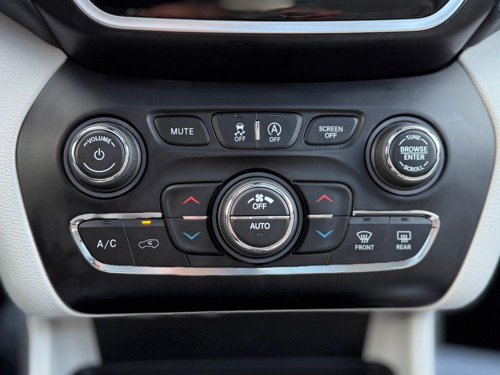 used 2021 Jeep Cherokee car, priced at $19,481