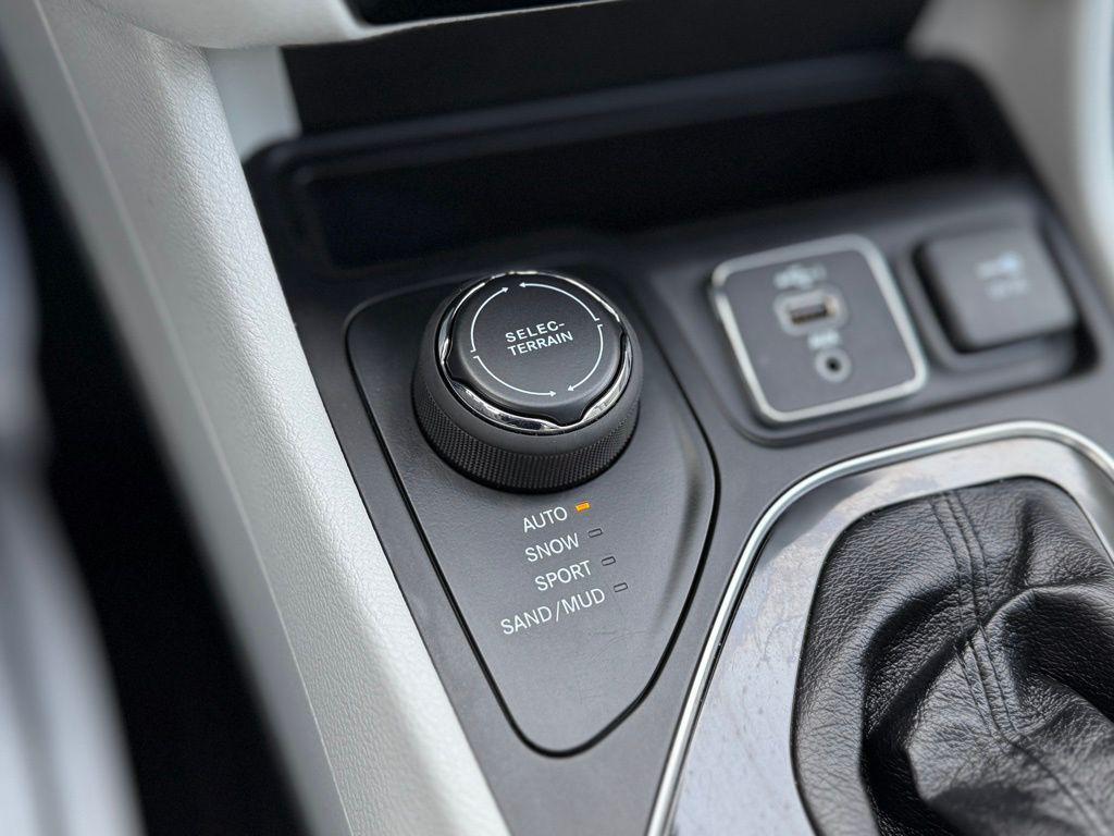 used 2021 Jeep Cherokee car, priced at $19,481