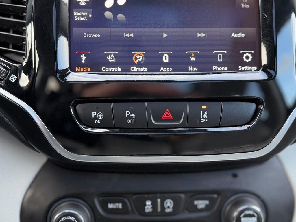 used 2021 Jeep Cherokee car, priced at $19,481