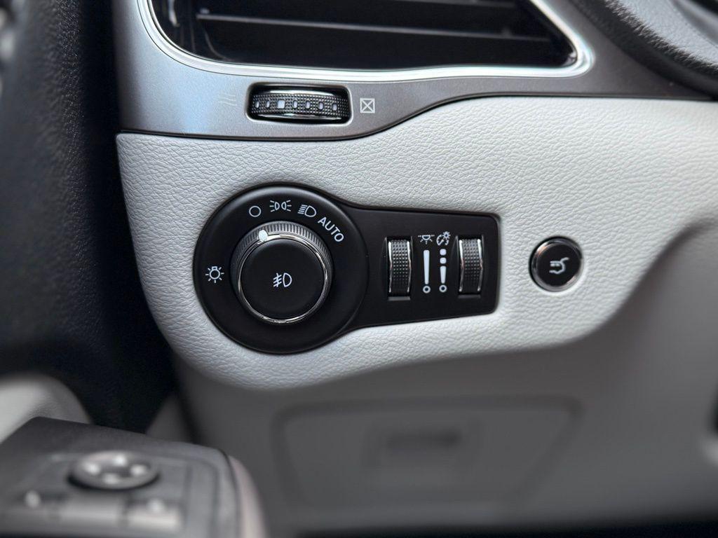 used 2021 Jeep Cherokee car, priced at $19,481