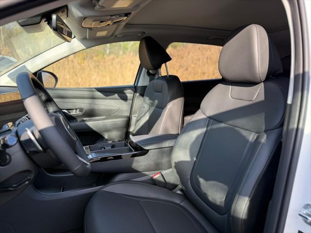 new 2025 Hyundai TUCSON Hybrid car, priced at $35,761