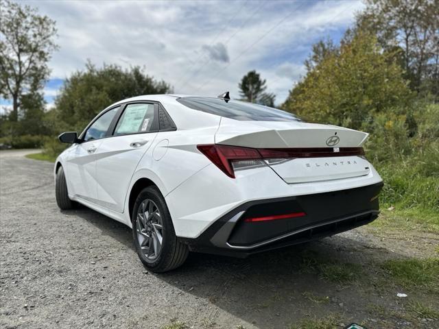 new 2025 Hyundai Elantra HEV car, priced at $27,205