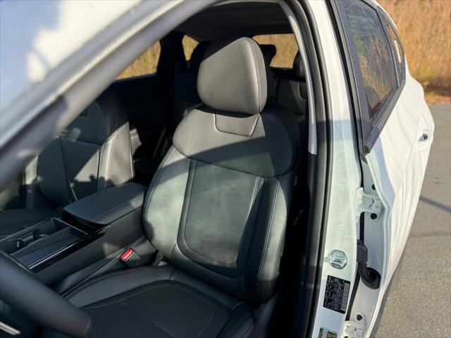new 2025 Hyundai TUCSON Hybrid car, priced at $38,370