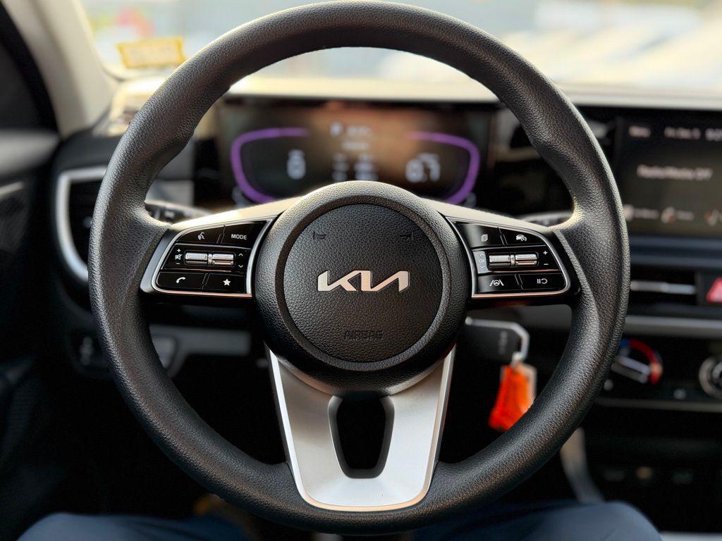 used 2025 Kia Seltos car, priced at $23,621
