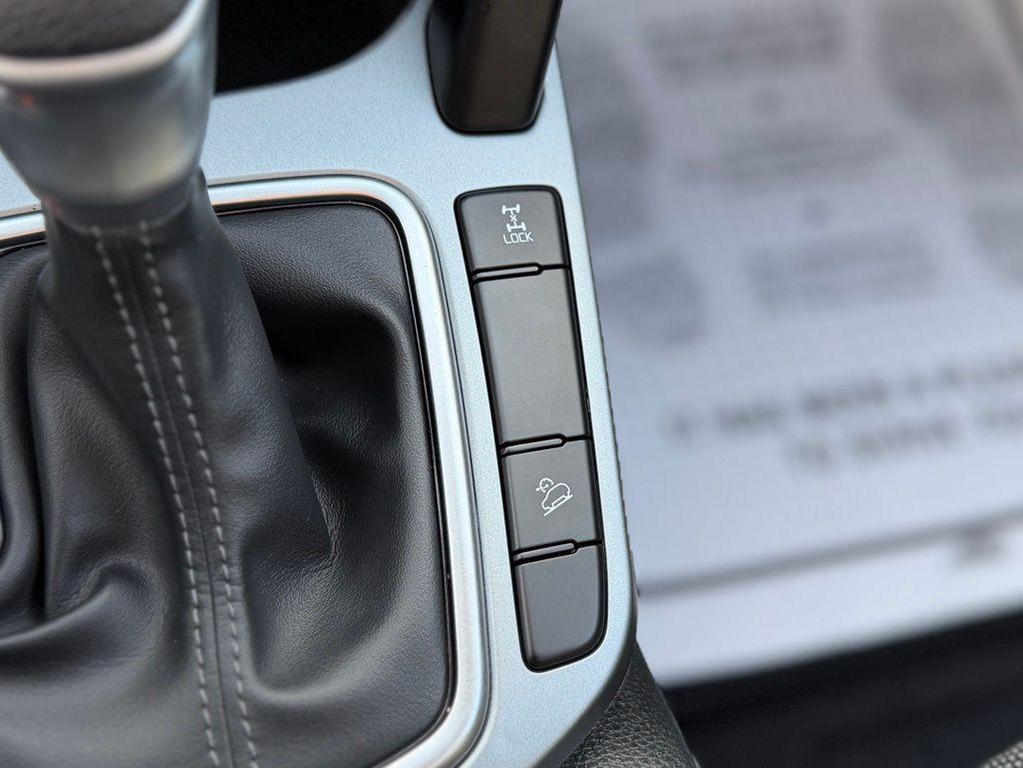 used 2025 Kia Seltos car, priced at $23,621