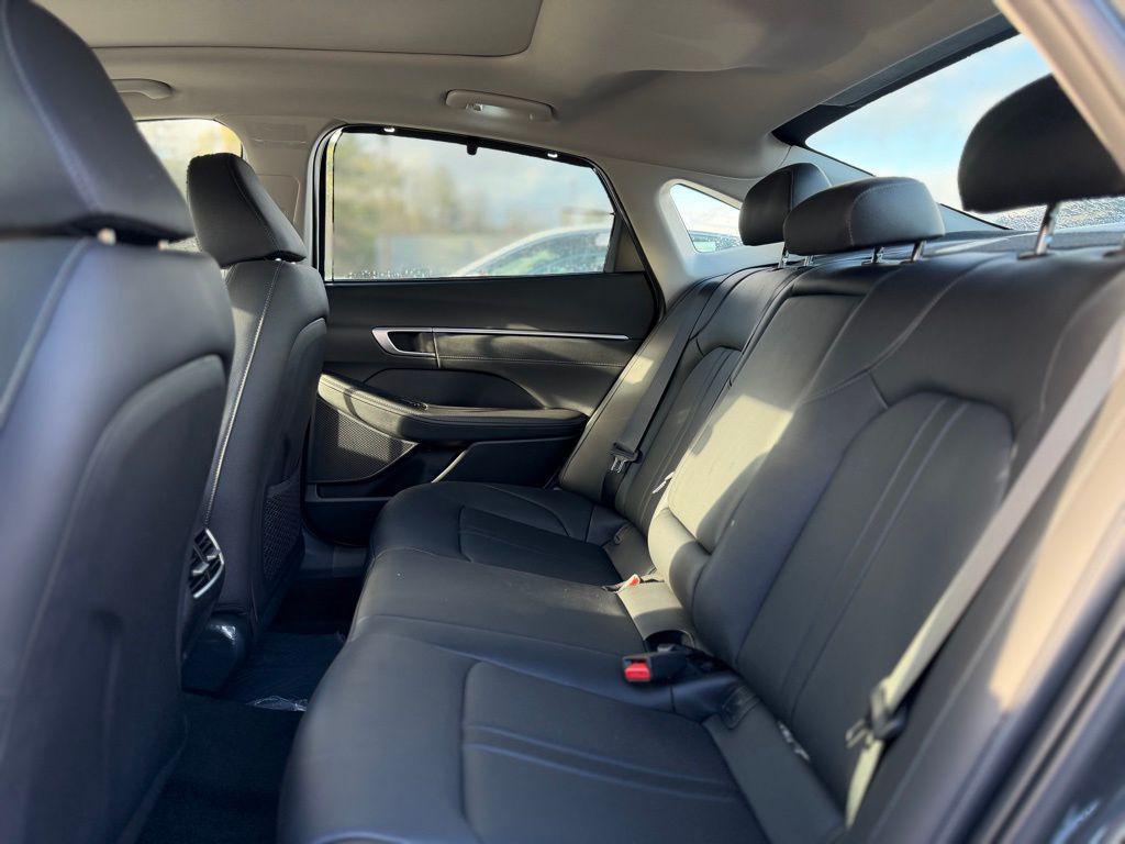 new 2025 Hyundai Sonata Hybrid car, priced at $34,072
