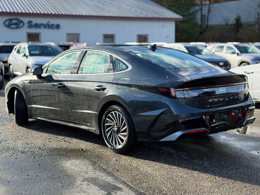 new 2025 Hyundai Sonata Hybrid car, priced at $34,072