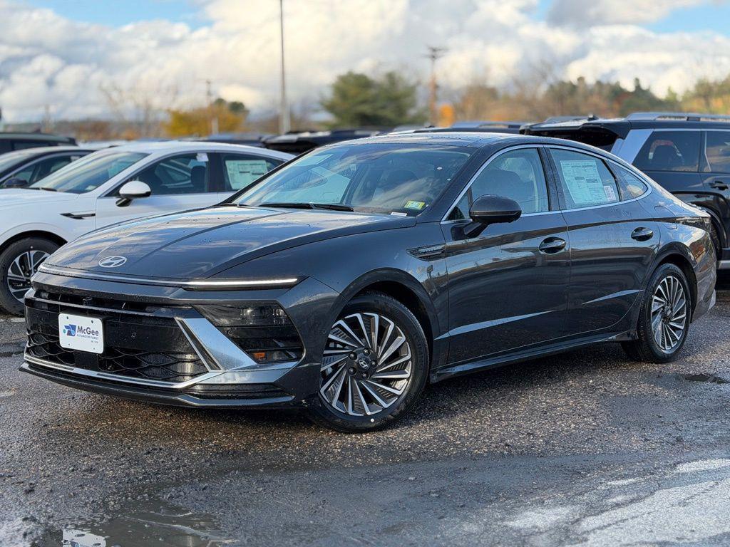 new 2025 Hyundai Sonata Hybrid car, priced at $35,599