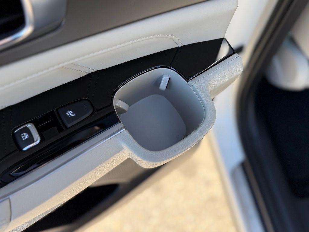 used 2025 Kia Sorento Plug-In Hybrid car, priced at $43,987